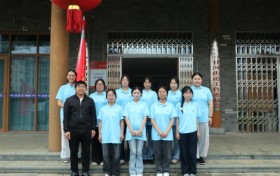 彩绘山河民族韵，躬身锄草家园新