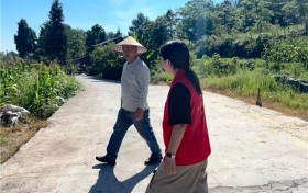 三下乡·实录 | 深耕田间助农兴产，青春直播赋能振兴